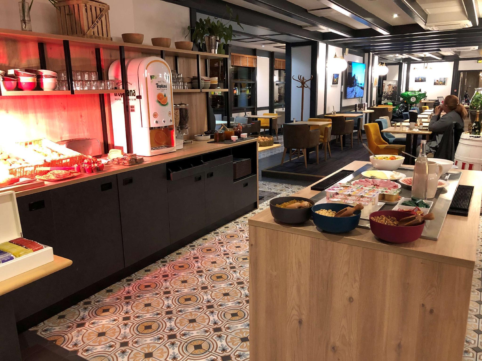 Kyriad Limoges Centre Gare - Atrium מראה חיצוני תמונה